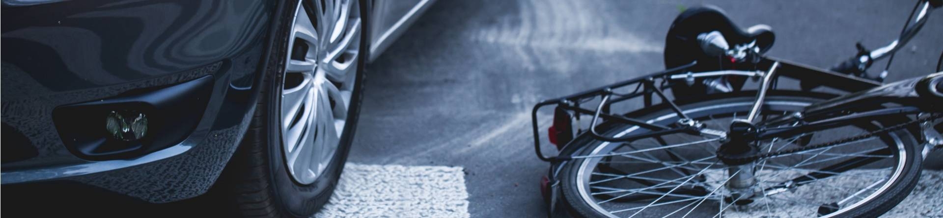 verkeer overdreven snelheid dronkenschap burgerlijke partij dodelijk slachtoffer dader vluchtmisdrijf rijbewijs intrekken bestuurder aansprakelijk burgerlijke partij deskundige bloedproef